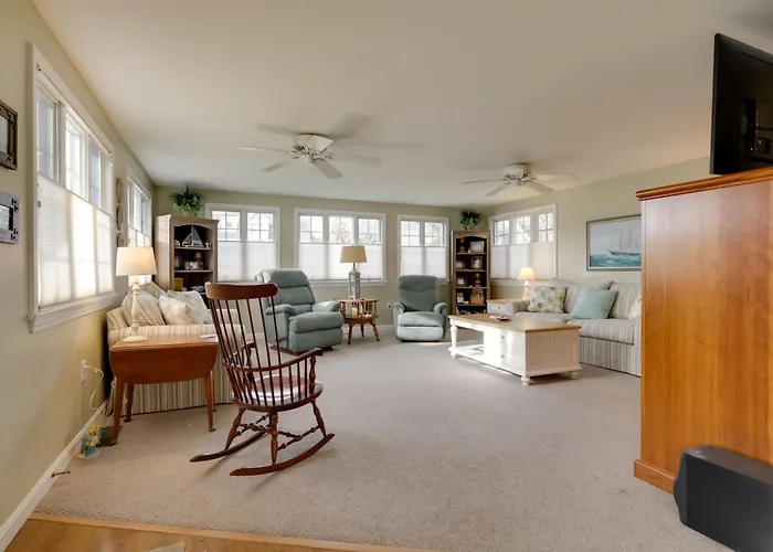 Westerly Retreat ~ 1/4 Mi To Private Beach!