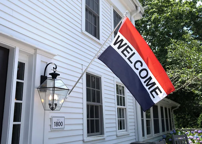 Shelter Harbor Inn